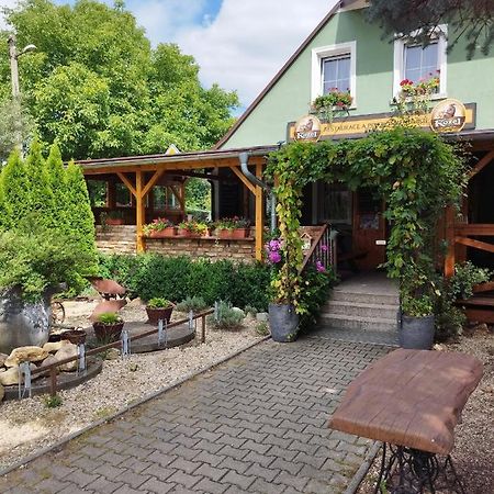 Restaurace A Penzion U Kuliku Raspenava Buitenkant foto